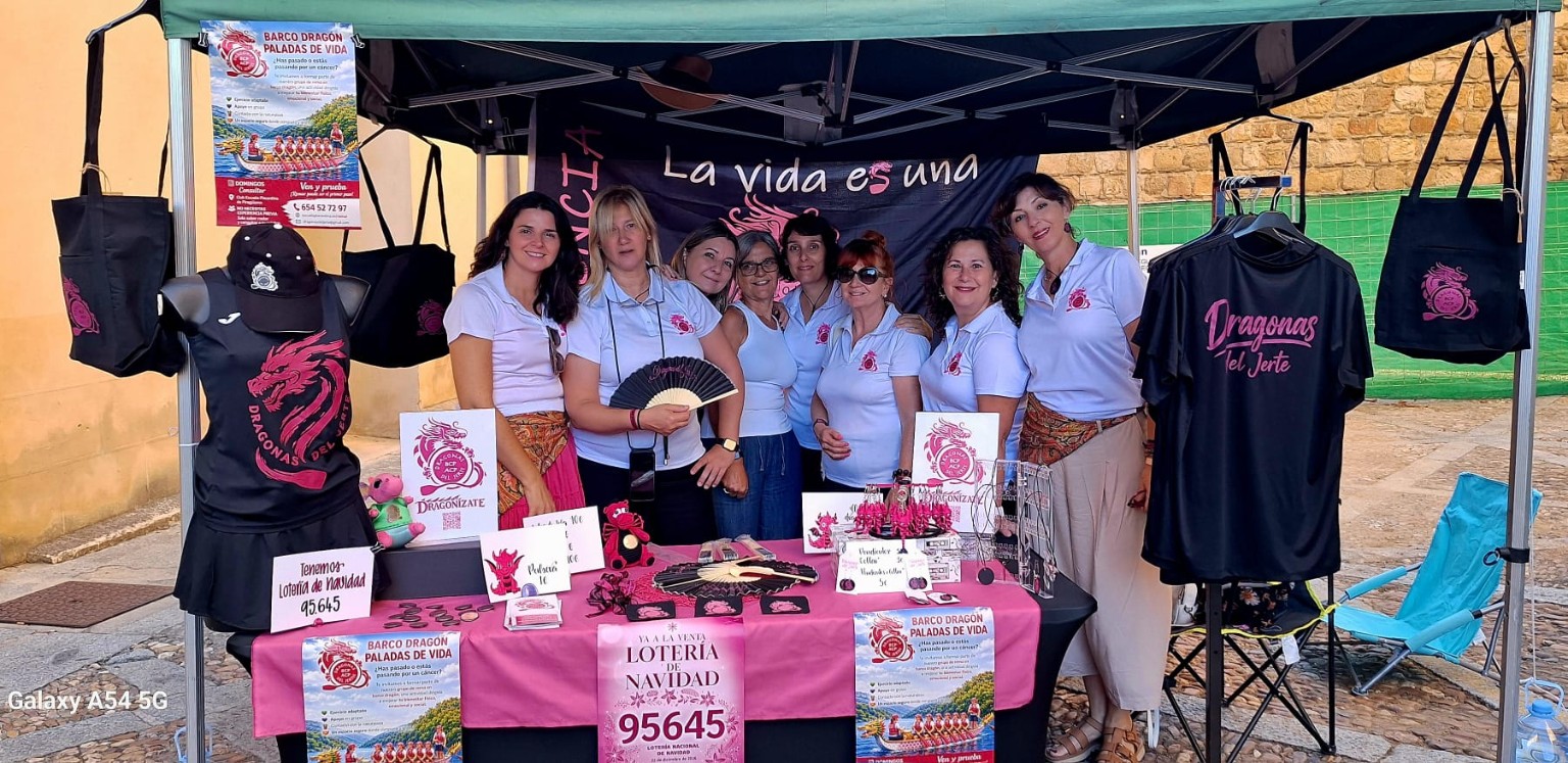 Dragonas del Jerte con ropa del equipo