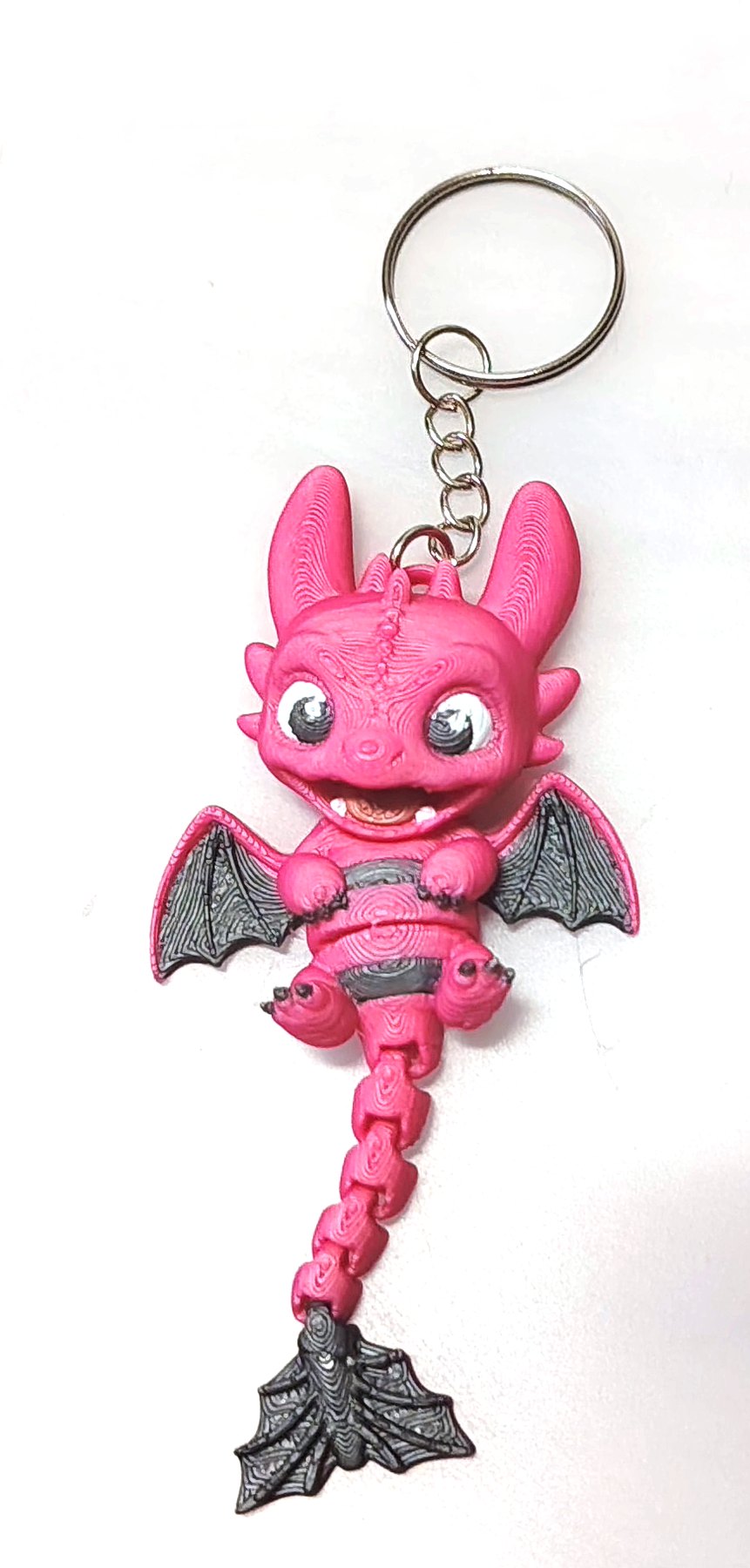 Llavero con figura de dragonina rosa